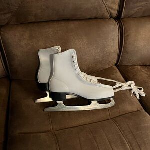 Vintage White Ice Skates for Women